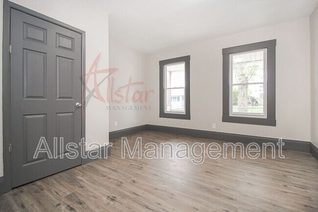 Foto del edificio - 1378 E 52nd St