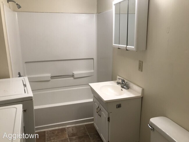 Foto del edificio - 4 br, 2 bath House - 831 Laramie