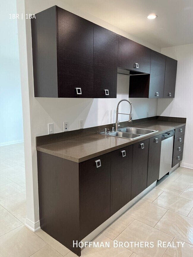 Foto del edificio - 1418 N Poinsettia Pl