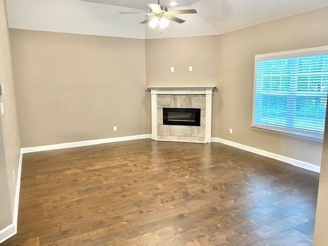 Foto del edificio - AVAILALBE NOW! Beautiful Home in Olive Branch.