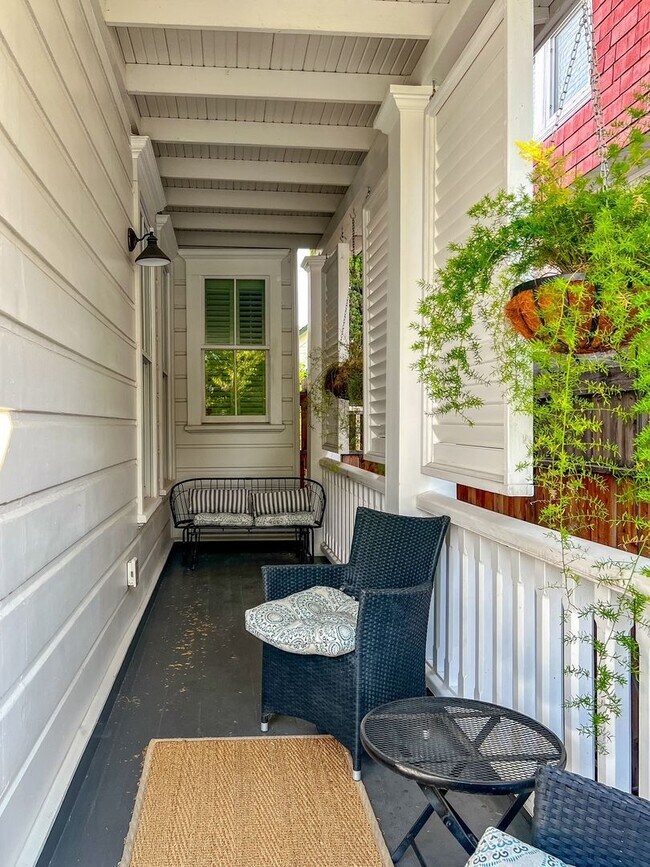 Foto del edificio - Beautifully Updated Two Bedroom Downtown V...
