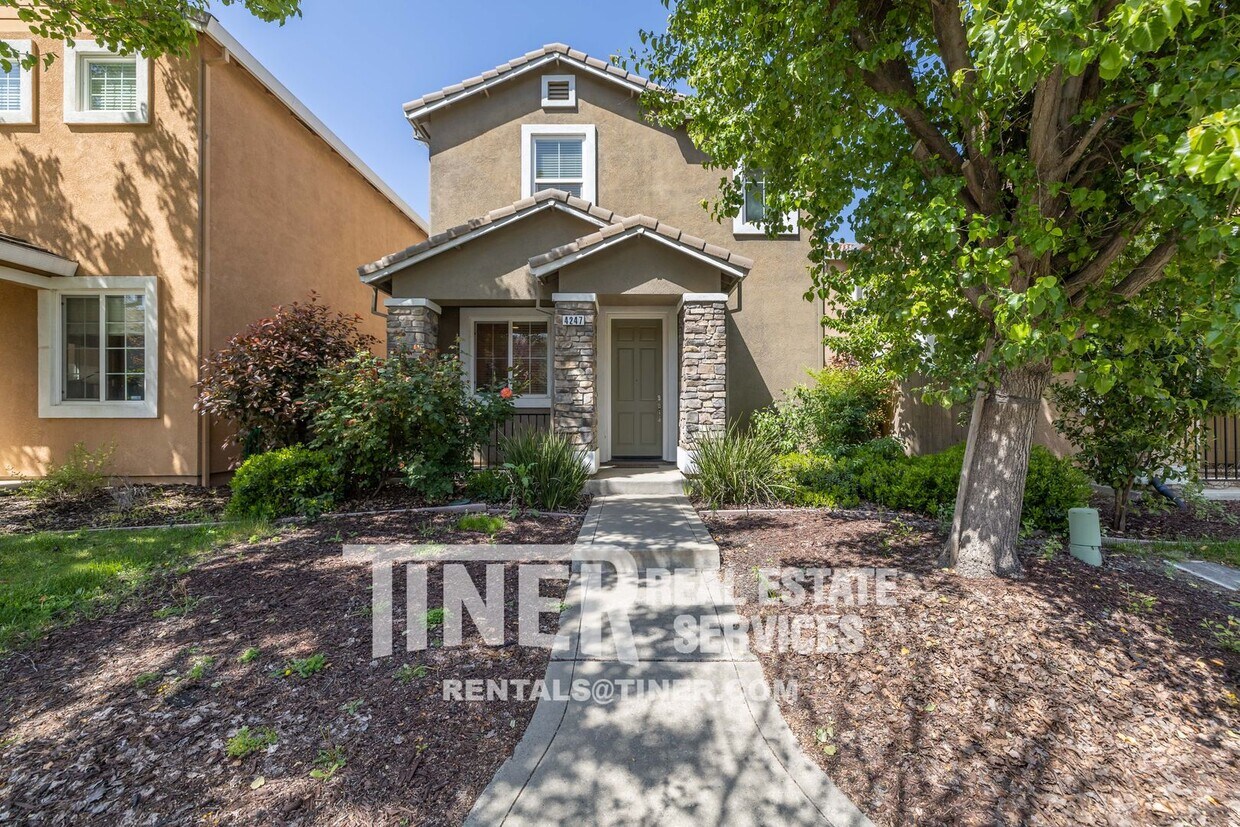 Primary Photo - Beautiful North Natomas Home