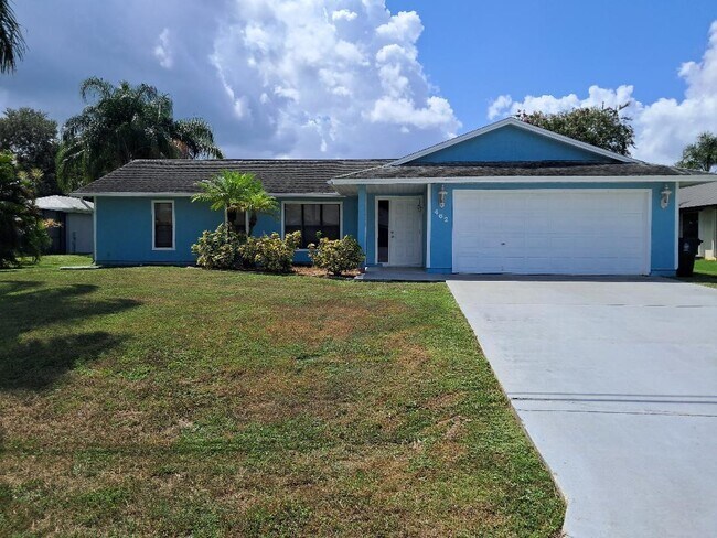 Foto del edificio - 462 SW Dalton Cir