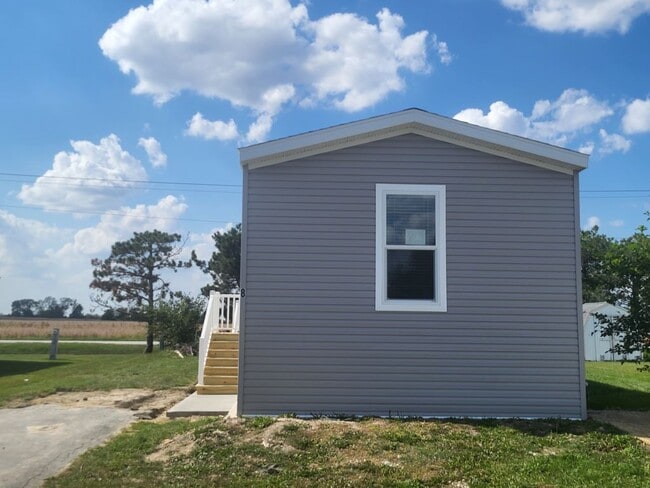 Building Photo - 8 Drake Ln
