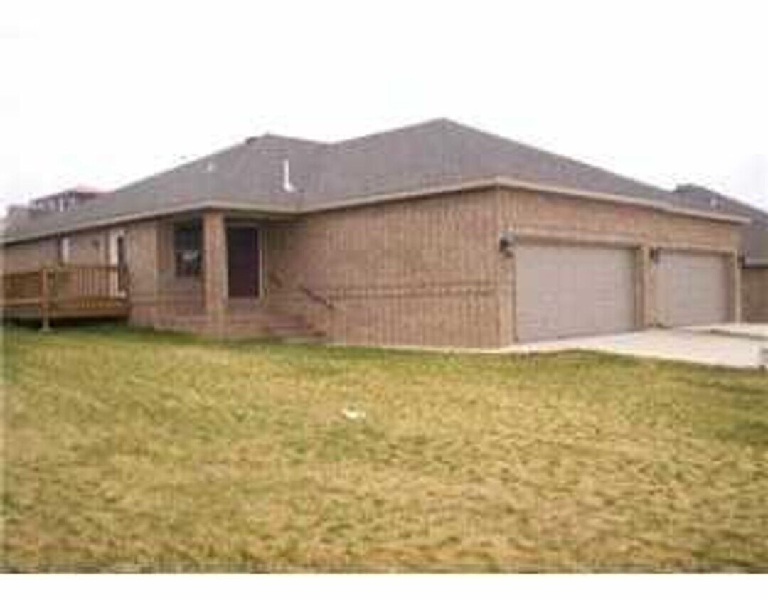Building Photo - 6358/6360 Copper Ridge