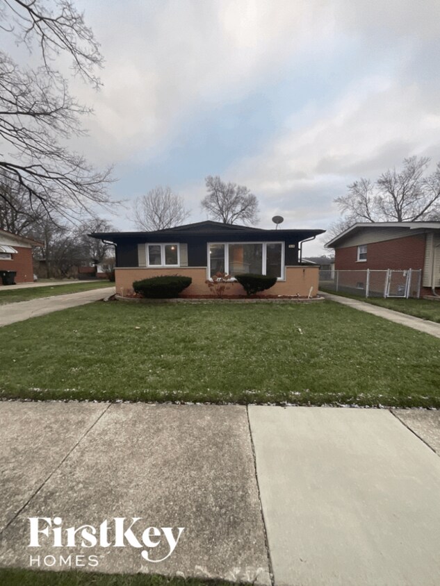 Primary Photo - 920 Westwood Dr