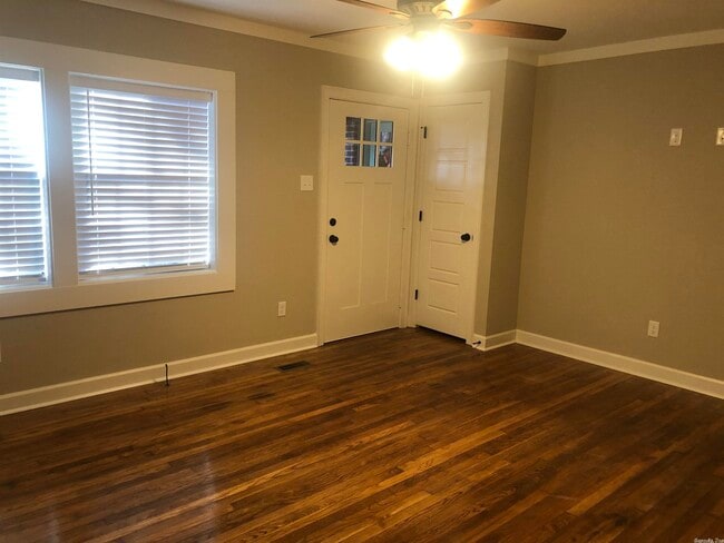 Building Photo - 117 Crestview Dr