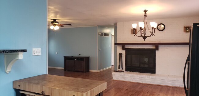 Building Photo - 9910 Chileswood Dr