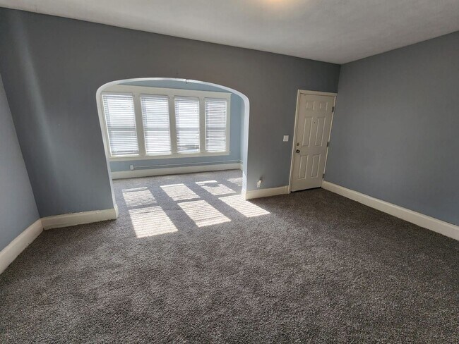 Building Photo - 2 br, 1 bath House - 754 E 8th St