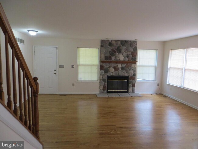 Building Photo - 41 Castleton Rd