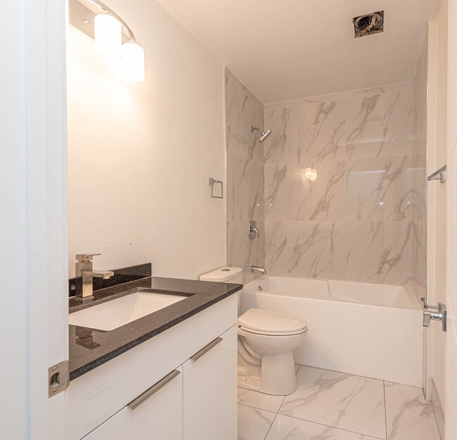 Building Photo - Saxon