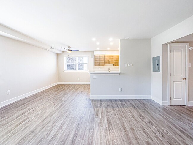 Foto del edificio - Forest Station Apartments