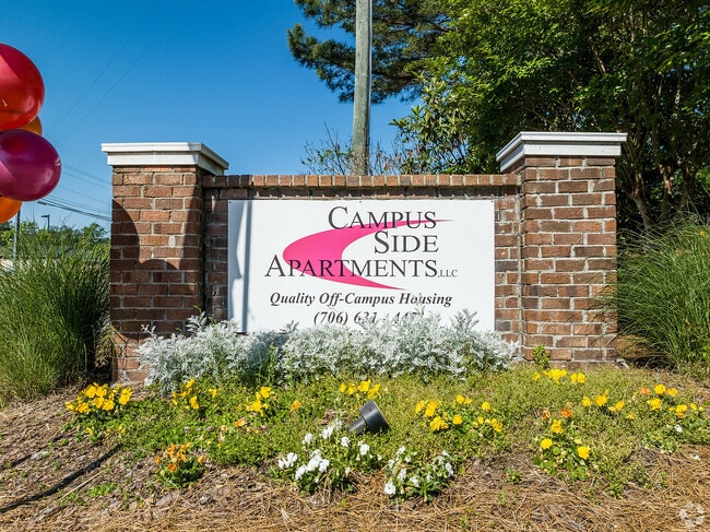 Señalización de apartamentos en el campus de Augusta, Georgia - Campus Side Apartments
