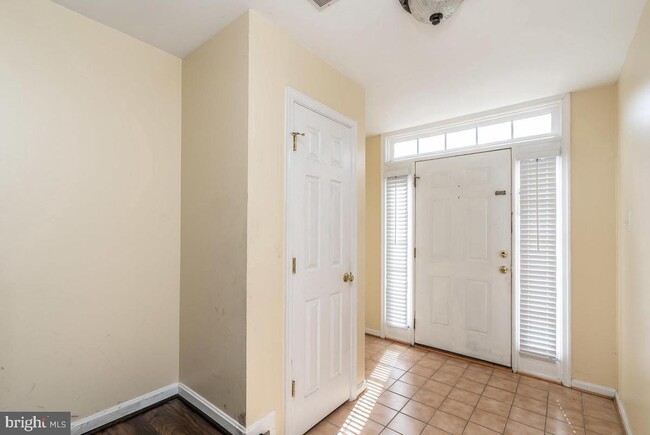 Building Photo - 5735 Goldfinch Ct