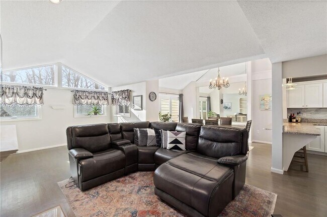 Foto del edificio - 140 Pine Glen Dr