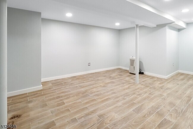 Building Photo - 38 Semel Ave