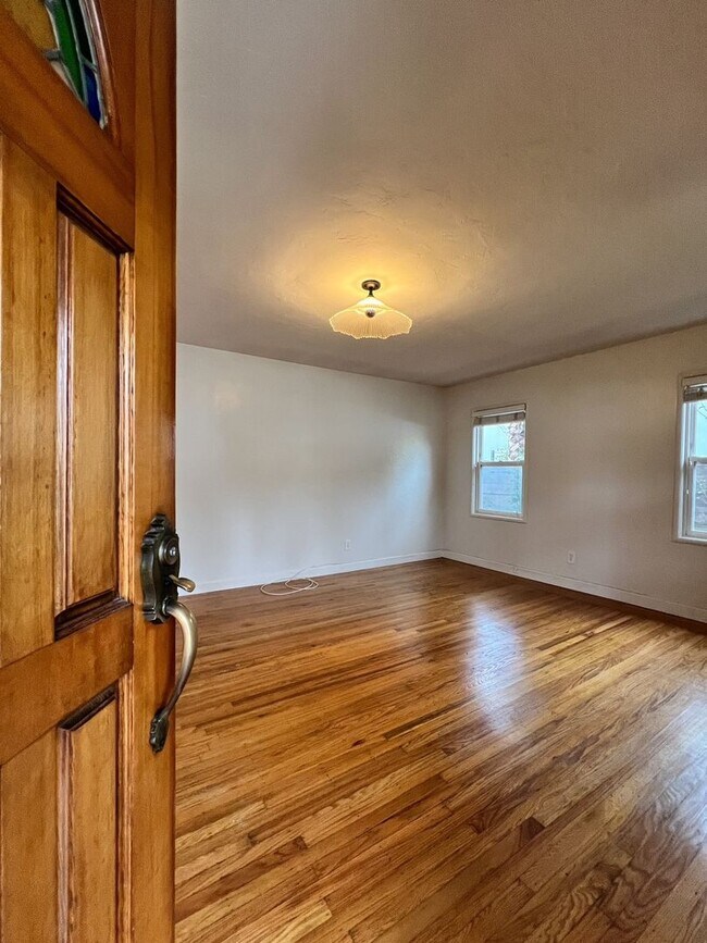 Foto del edificio - 1407 Vale Ave