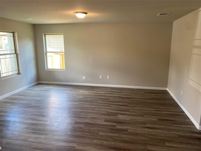Building Photo - 2853 Golf Crest Dr
