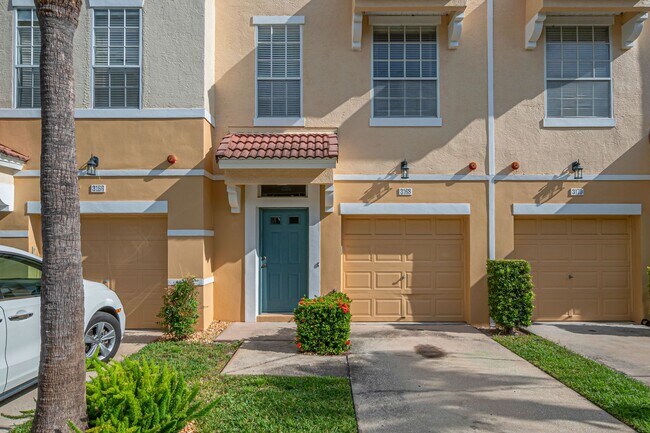 Foto del edificio - 3 Bed 2, Full Bath, 2 Half Bath, 1 Car Garage Townhome near MacDill AFB