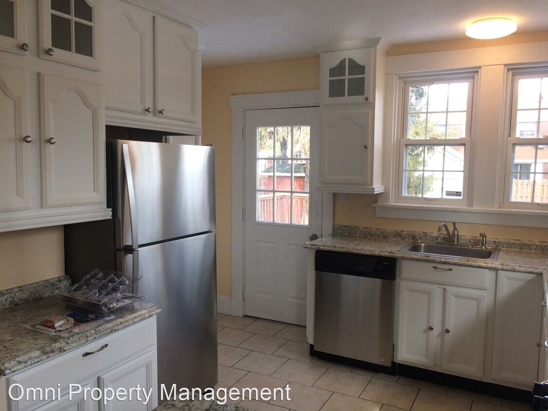 Primary Photo - 4 br, 2 bath House - 36 Spring St