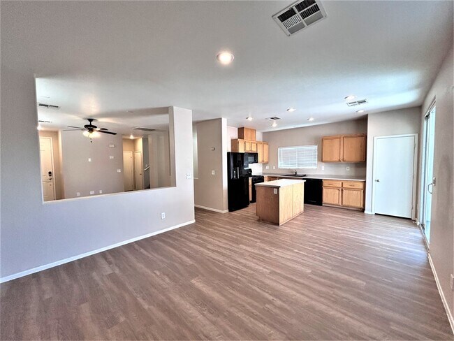 Building Photo - 4920 Whistling Acres Ave