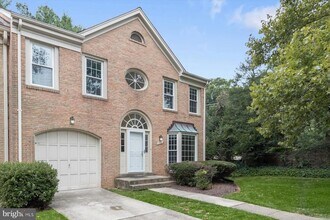 Building Photo - 1550 McLean Commons Ct