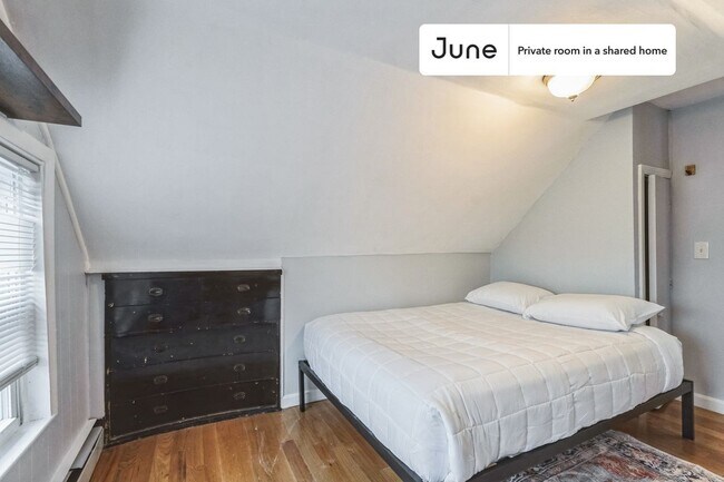 Foto del edificio - Room in Shared 5 bed/3 bath home