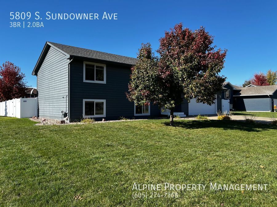 Primary Photo - Gorgeous 3 Bed/2 Bath with Fenced in Yard!