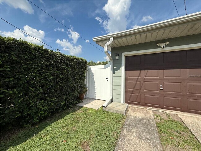 Building Photo - 707 Engel Dr