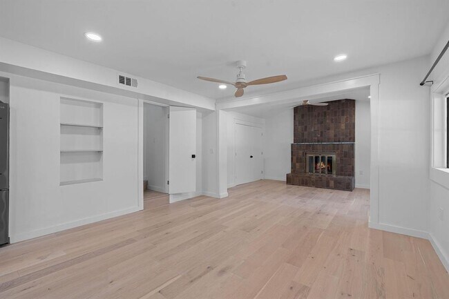 Building Photo - 5001 Serrano Trail
