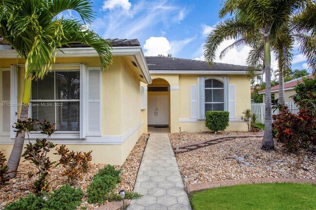 Foto del edificio - 18629 NW 23rd St