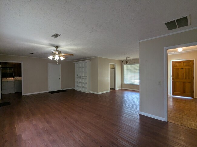 Foto del edificio - 813 McLemore Dr