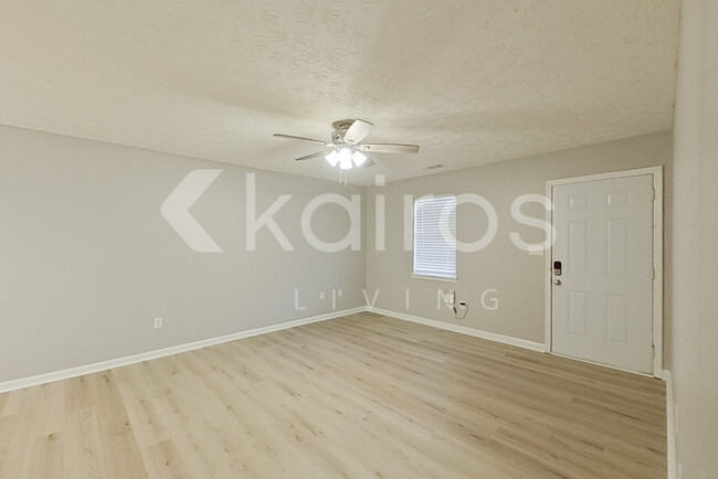 Building Photo - 320 Deer Park Dr
