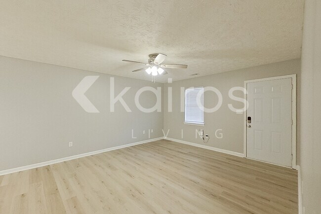 Foto del edificio - 320 Deer Park Dr