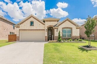 Building Photo - 2549 Birchcrest Dr