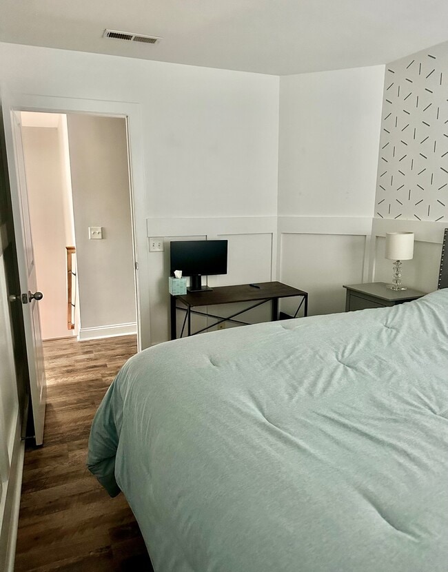 Building Photo - 1210 Davidson Ave