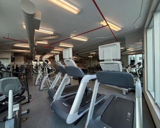 Foto del edificio - 3029 NE 188th St