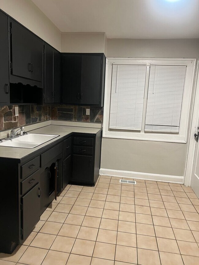 Foto del edificio - 738 N Chester Ave