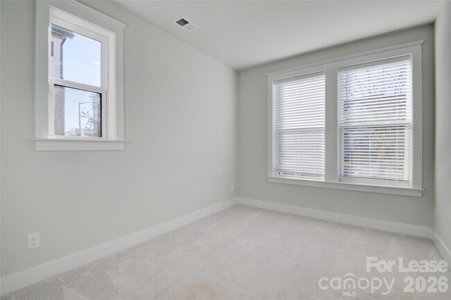 Foto del edificio - 5939 Ardrey Kell Rd