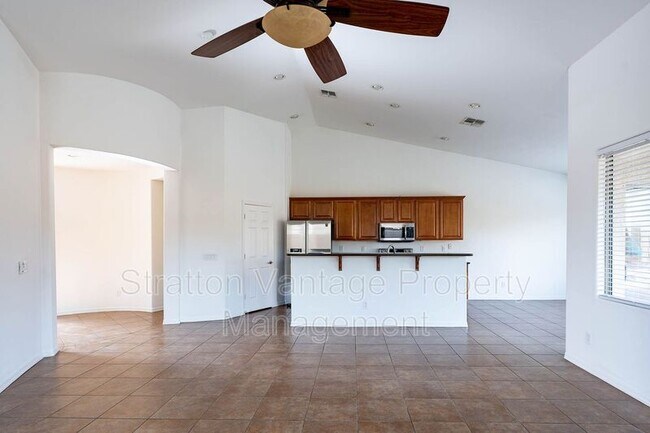 Building Photo - 2092 E Jade Dr