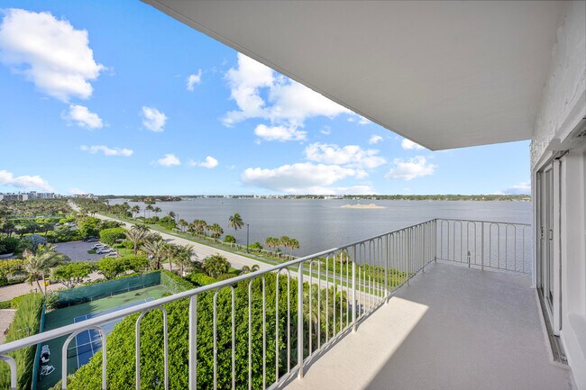 Foto del edificio - 3230 S Ocean Blvd