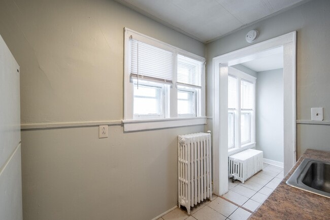 Building Photo - 1327 1st St
