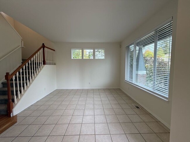 Building Photo - Expansive 4-Bedroom Home for Rent in South...