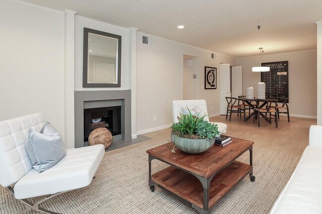 Foto del edificio - Beautiful and very Spacious 1BR 1BA Condo in Mountain View