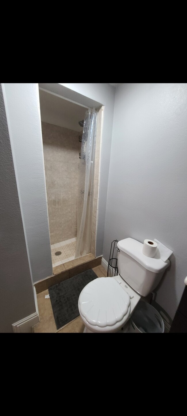 Building Photo - 6537 Elm Ct