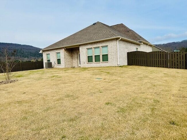 Foto del edificio - FENCED yard-great location at the base of Keel Mountain