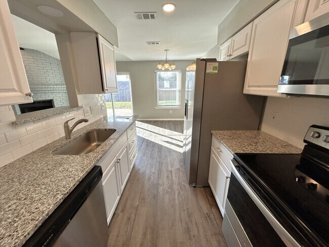 Foto del edificio - 6210 Cool Springs Dr