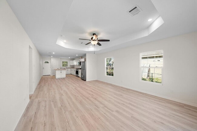 Foto del edificio - Welcome to this brand new (2025) home featuring 3 bedrooms, 2 full bathrooms, and upscale finishe...