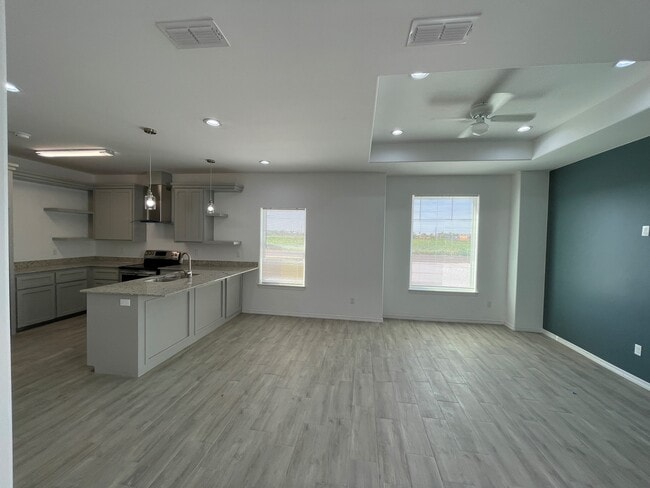 Building Photo - 3637 Moreland Dr