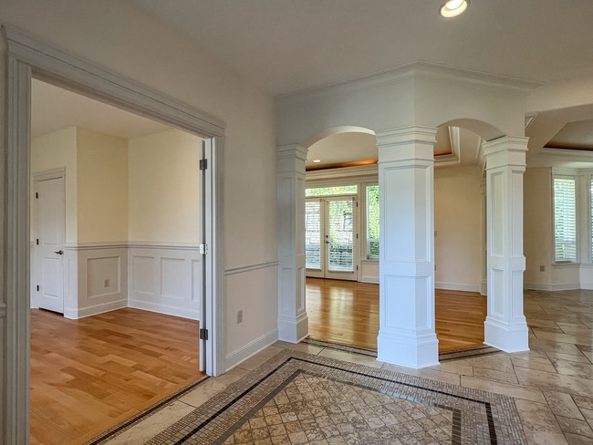 Building Photo - Bright & Beautiful Forest Heights Home with Gourmet Kitchen, Bonus Space & Private Cul-de-Sac Set...